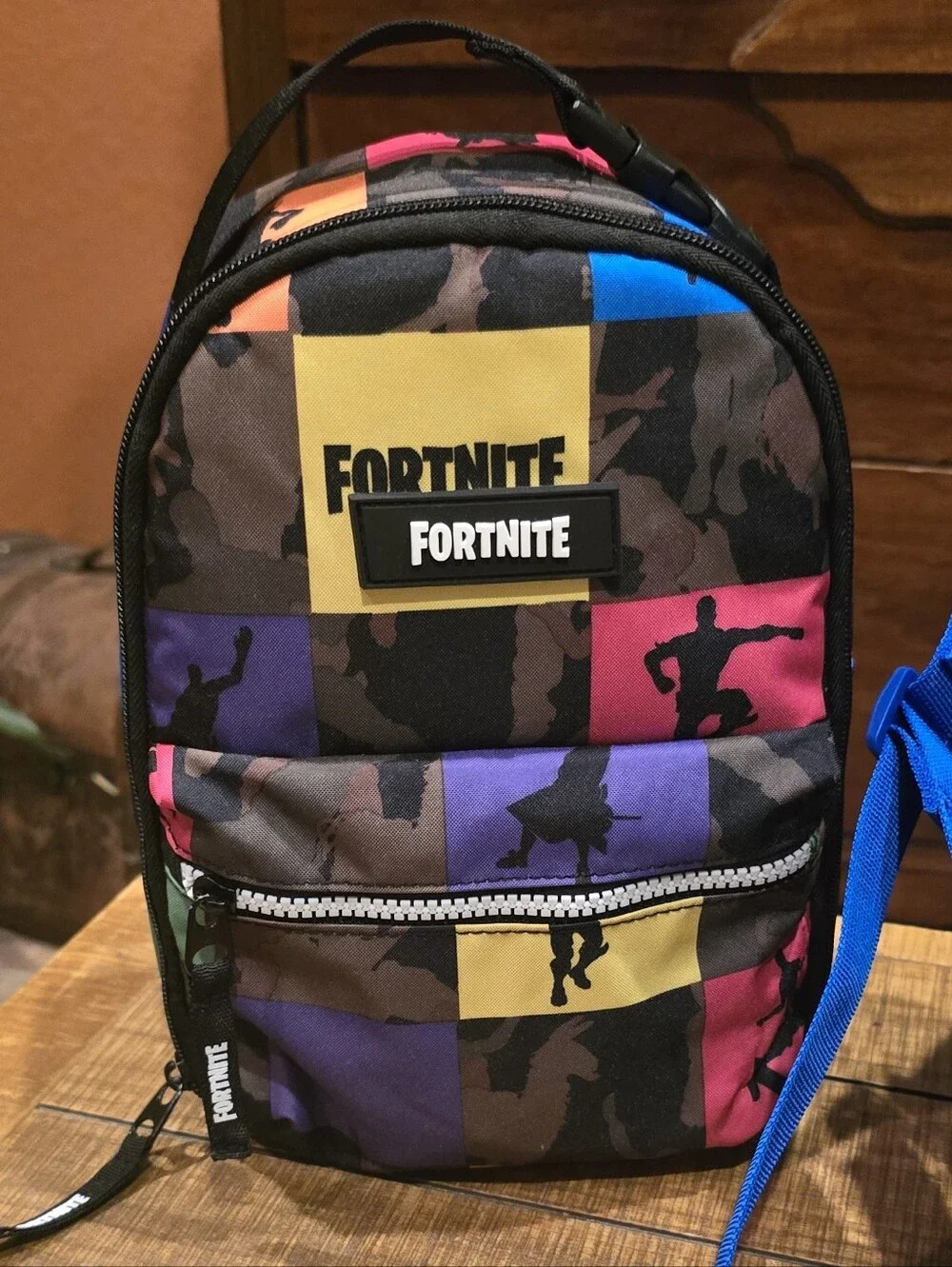 Great set of 2 insulated kids lunchbox bags! NIKE & FORTNITE.
